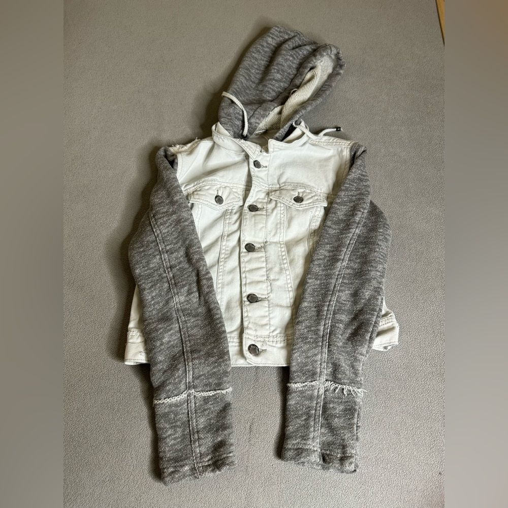 Free People White and Grey Jean Jacket Distressed Denim Detachable Hood Size XS